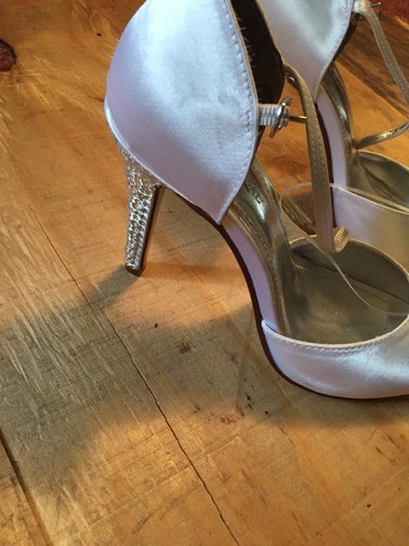 Davids Bridal White Satin With Rhinestone Heels Shoes Size 7 1/2 NWOT
