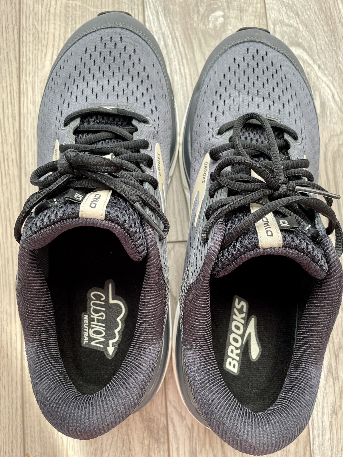 Brooks Dyad 10 Men's Grey Running Shoes 
