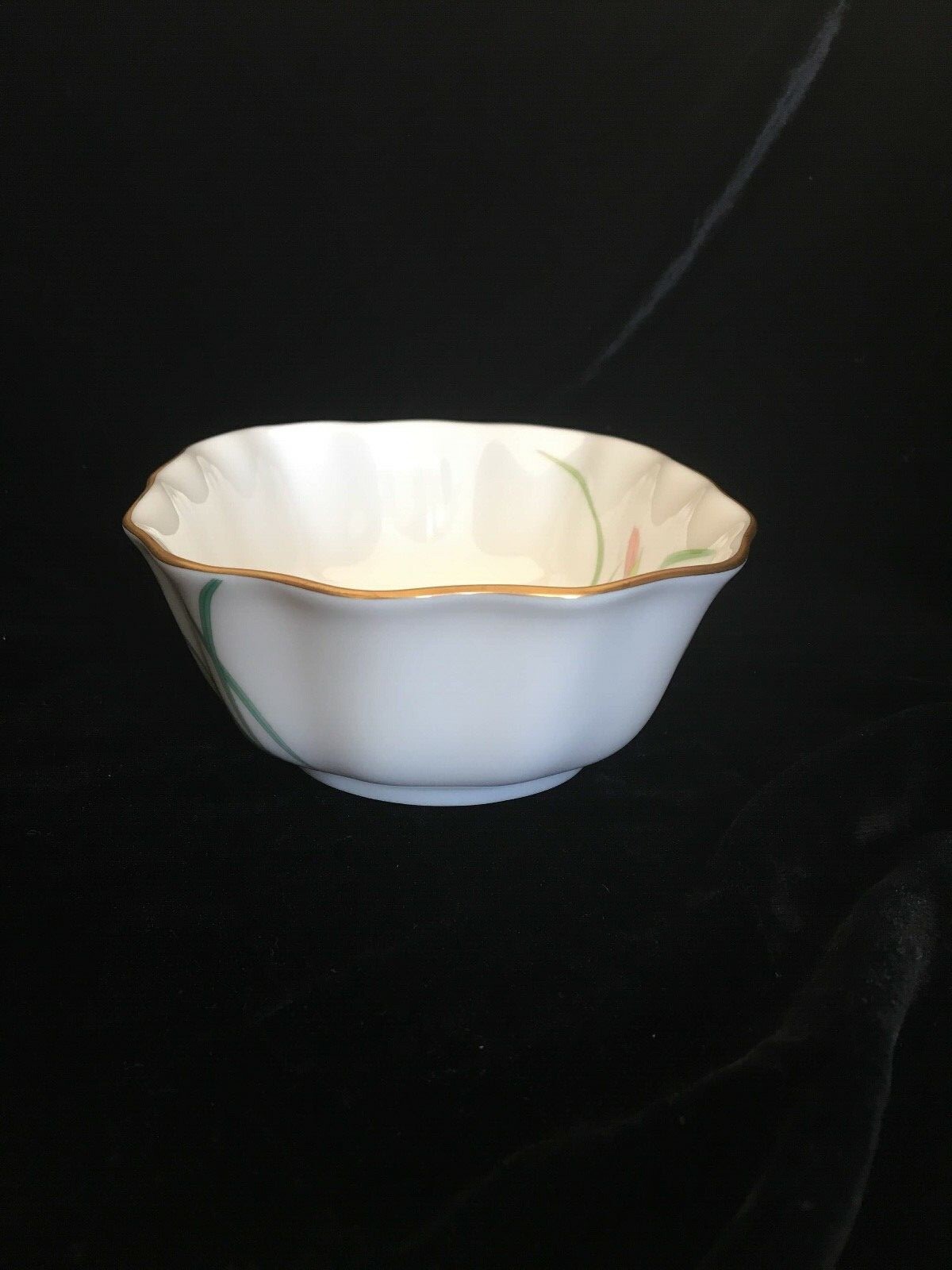 JAPANESE PORCELAIN KORANSHA / ARITA WARE Medium Sized Bowl