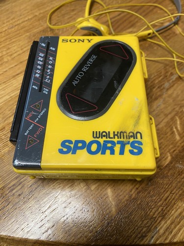 SONY WALKMAN SPORTS WM-F75（ジャンク） Vintage Sony Sports Walkman WM-F75 Radio/Cassette Player +