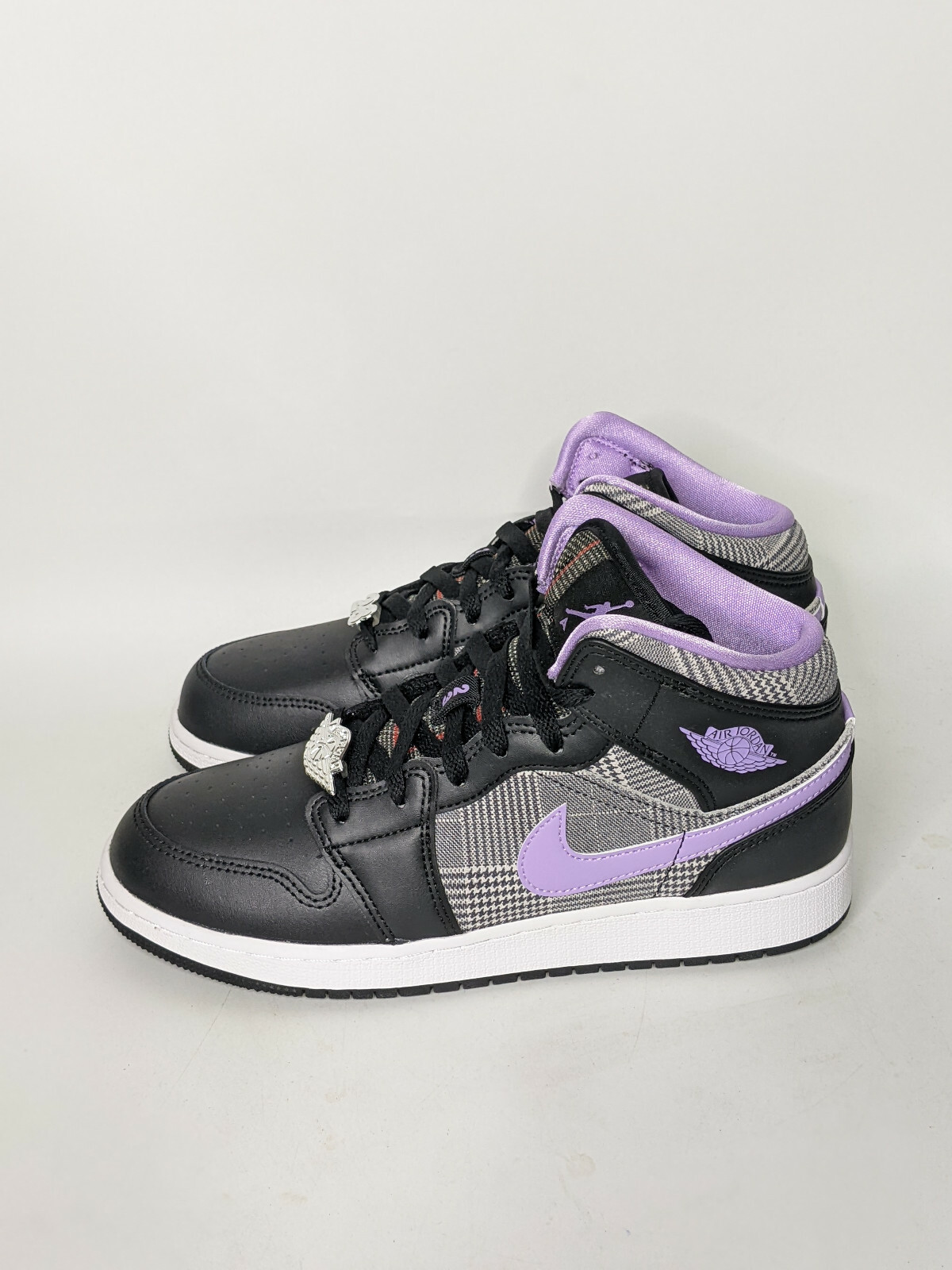 シューズ(男性用) NIKE AIR JORDAN 1 MID SE PURPLE/BLACK Amazon.com | Jordan Mens Air 1 Mid SE 852542 105 Court