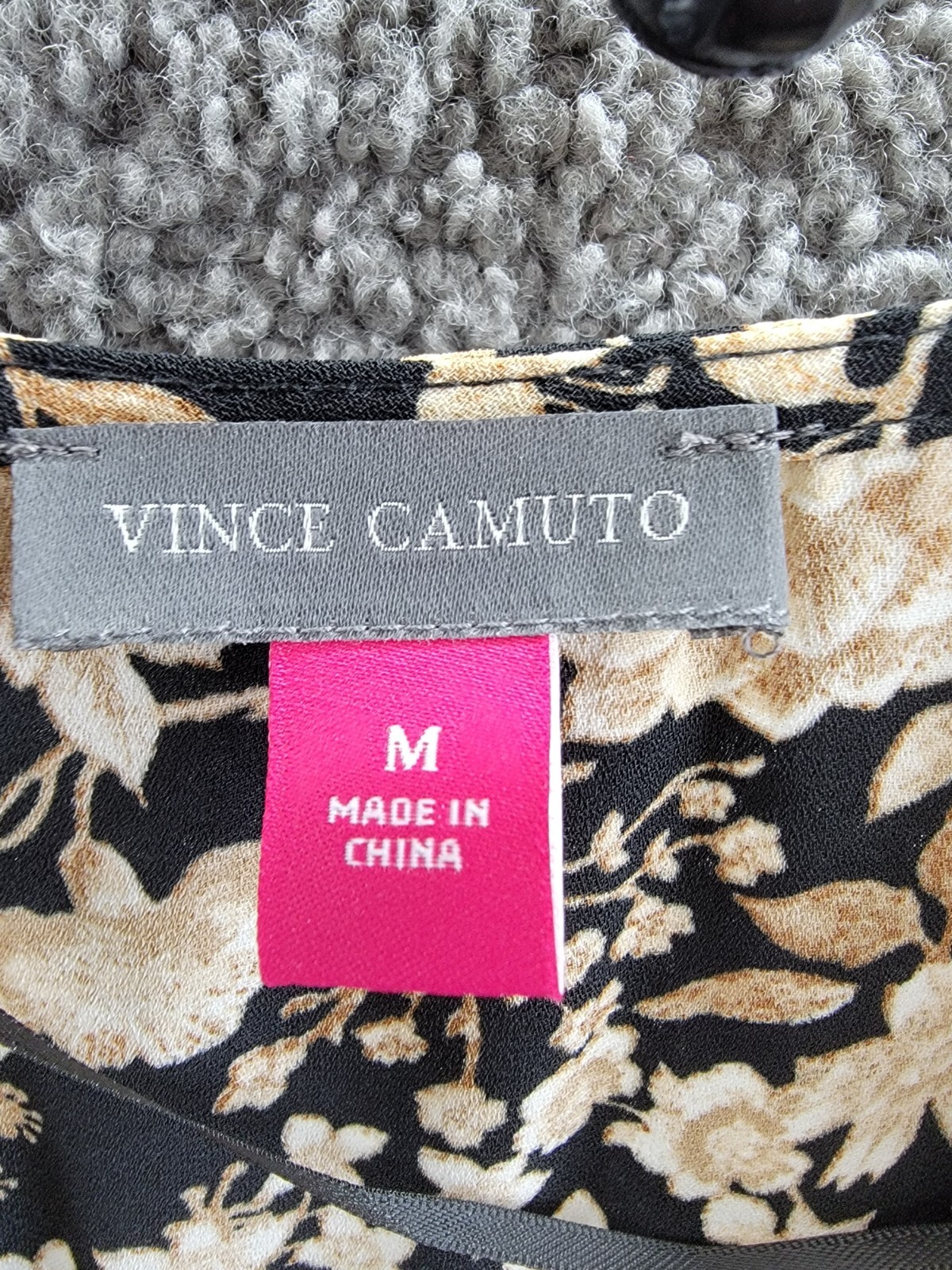 Vince Camuto Floral-Print Flutter-Sleeve Top Women's M Multi V-Neck Pullover - Picture 8 of 14
