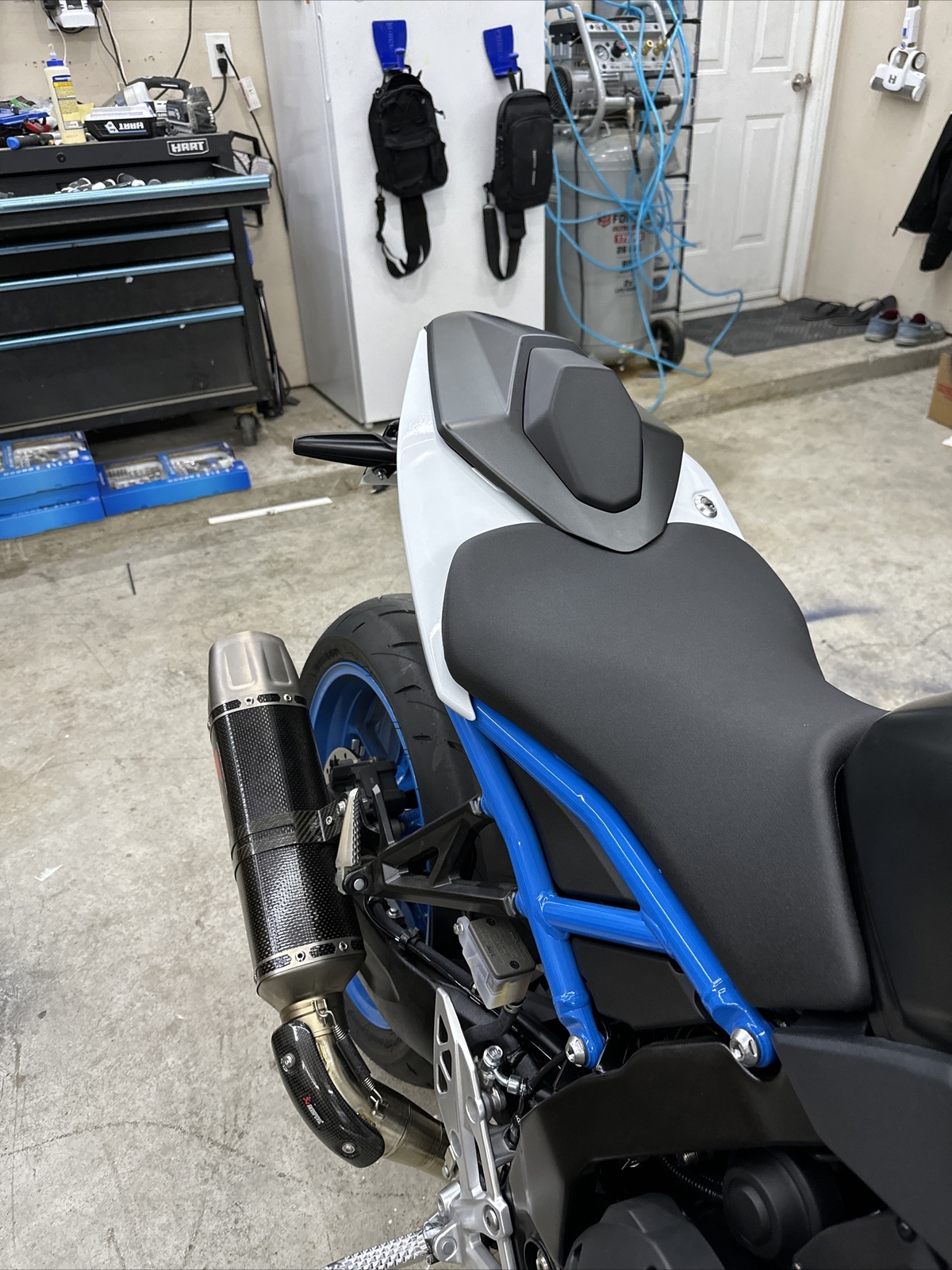【RS SHOP】 GENIUNE OEM SUZUKI REAR SEAT COWL FOR GSX8R & GSX8S 45500