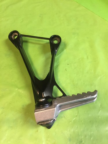 tana jun 09 Kawasaki Ninja ZX6R ZX-6R Right Passenger Peg & Bracket