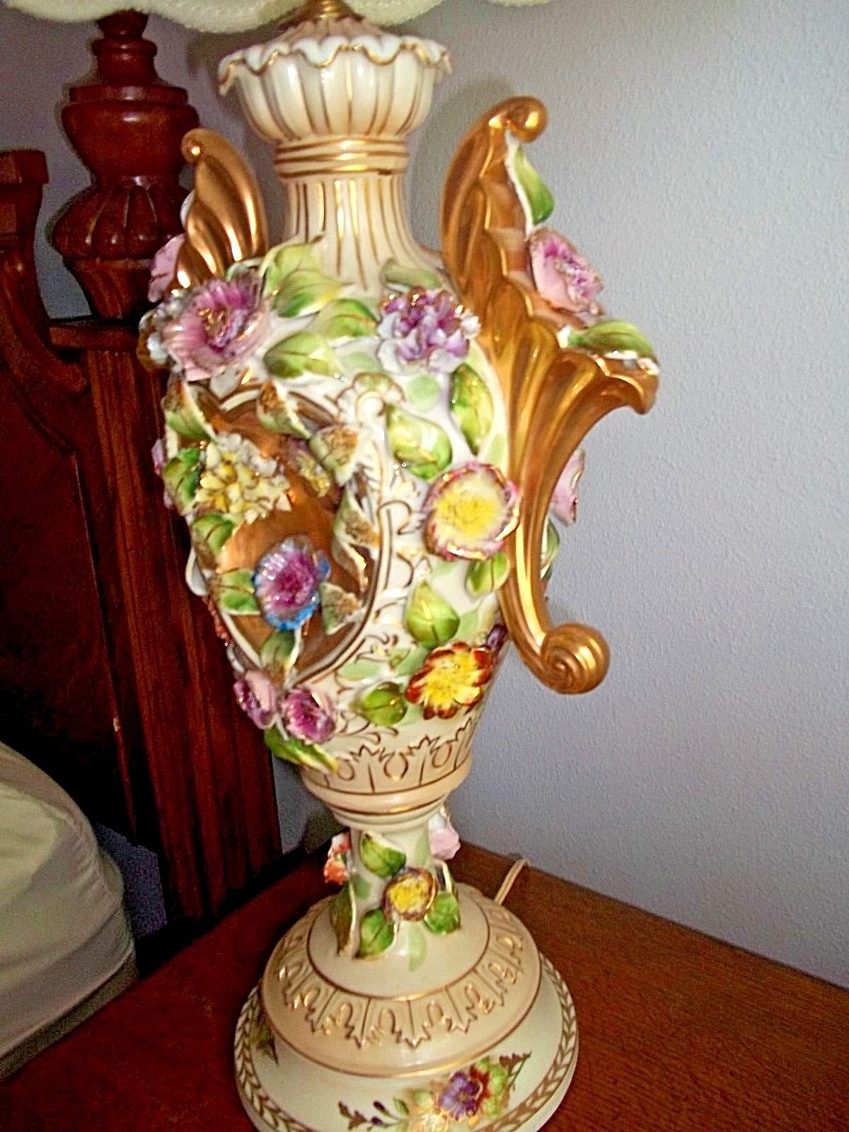 Beautiful Antique Floral Gold Guild Victorian Look 25 In High Lamp