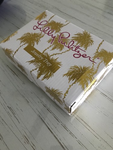 NEW IN BOX LILLY PULITZER Palms Gold Metallic Ceramic Jewelry Dish Tray GWP