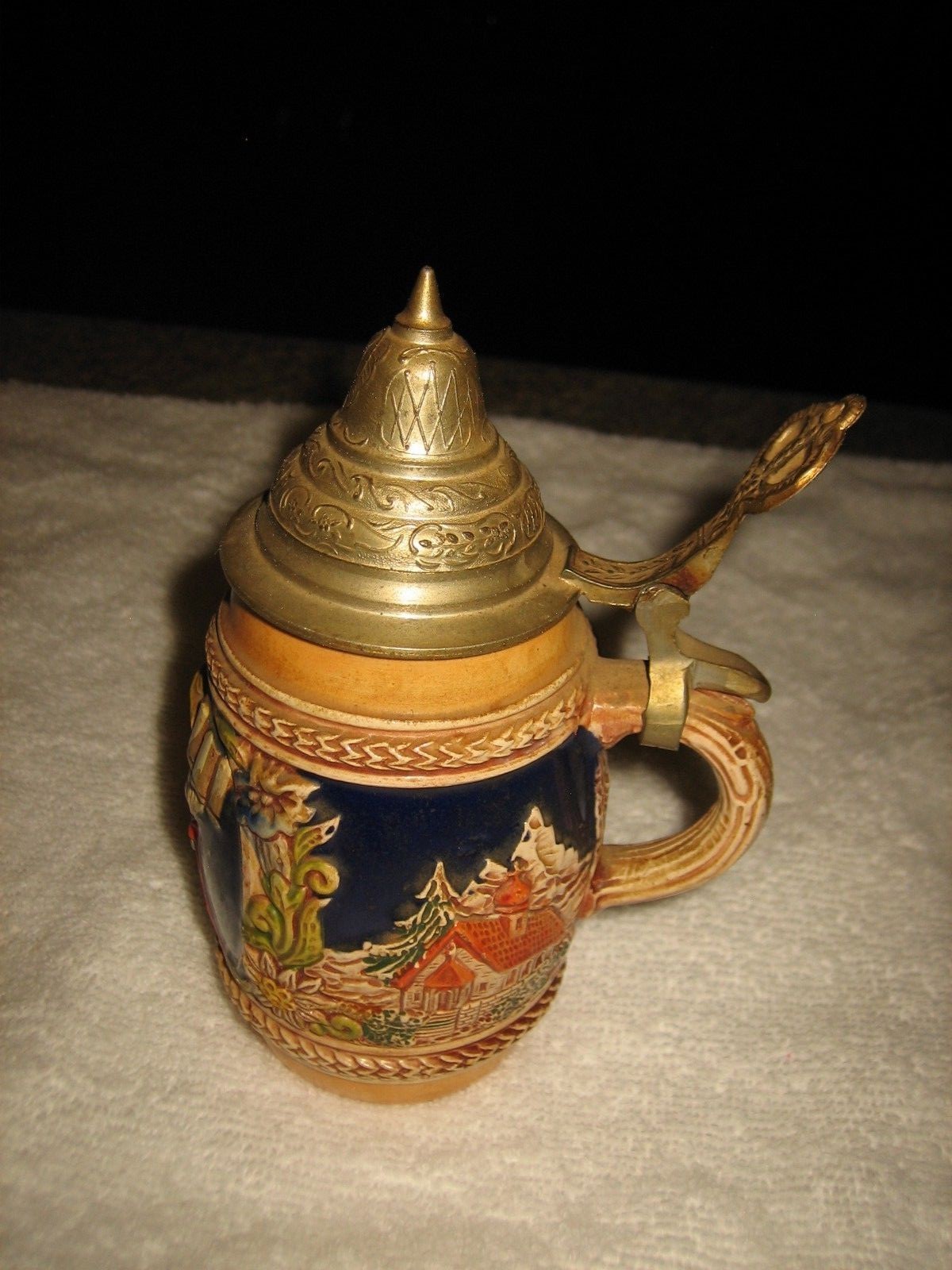 VINTAGE SMALL LIDDED BEER STEIN BY GERZ-WEST GERMANY-MEASURES APPROX. 6 1/4