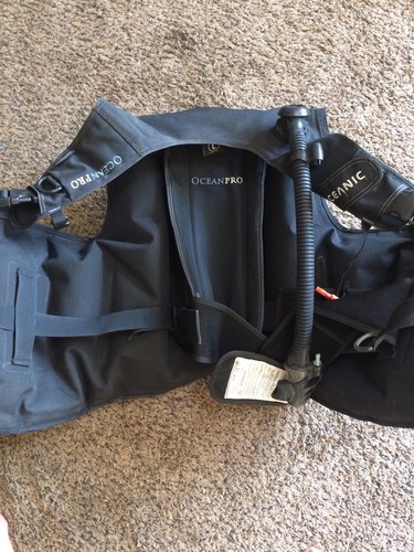 oceanic wheeled courier bag