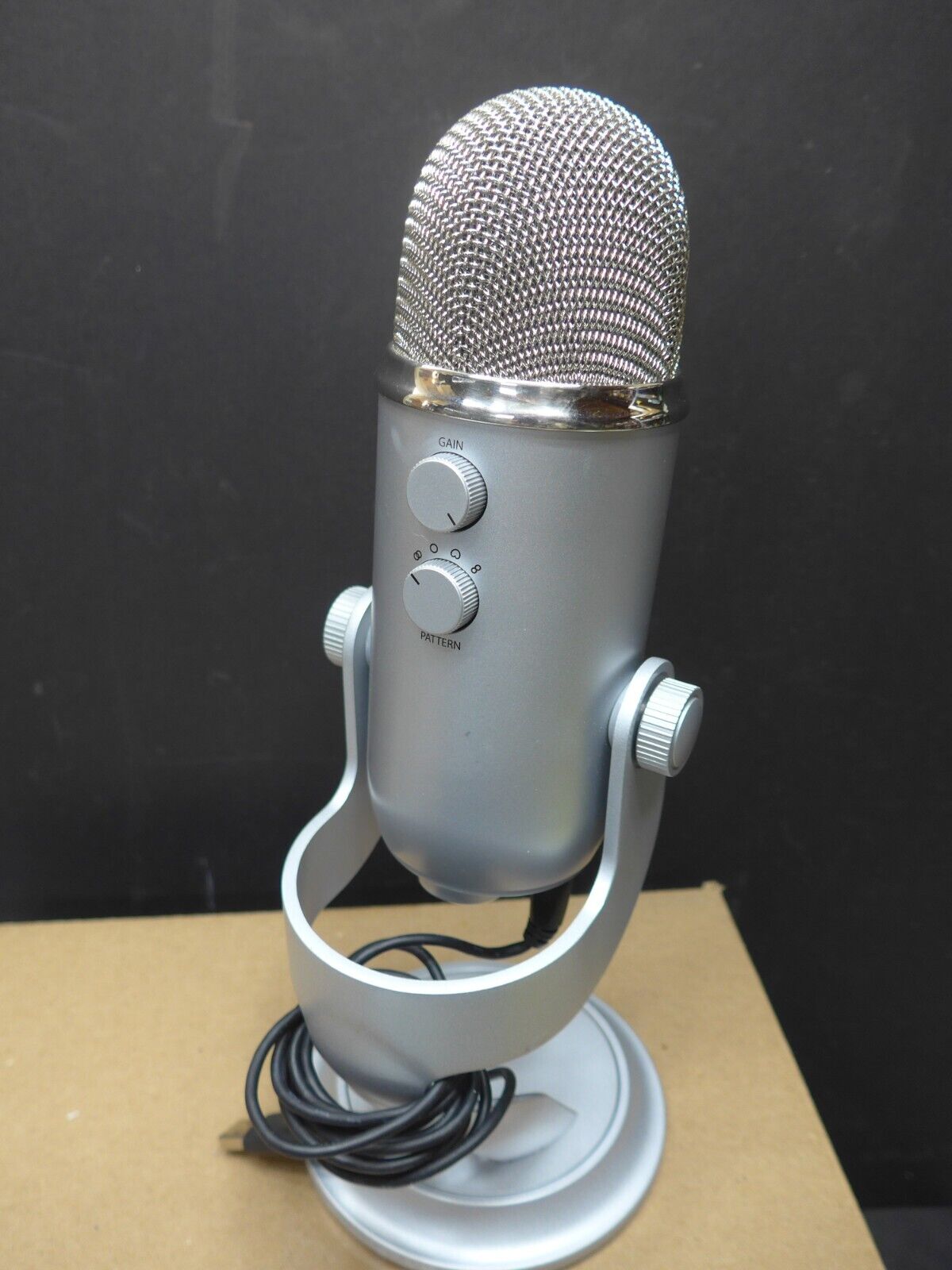 USB Microphone- Blue Yeti- Silver USB Microphone- Blue Yeti- Silver