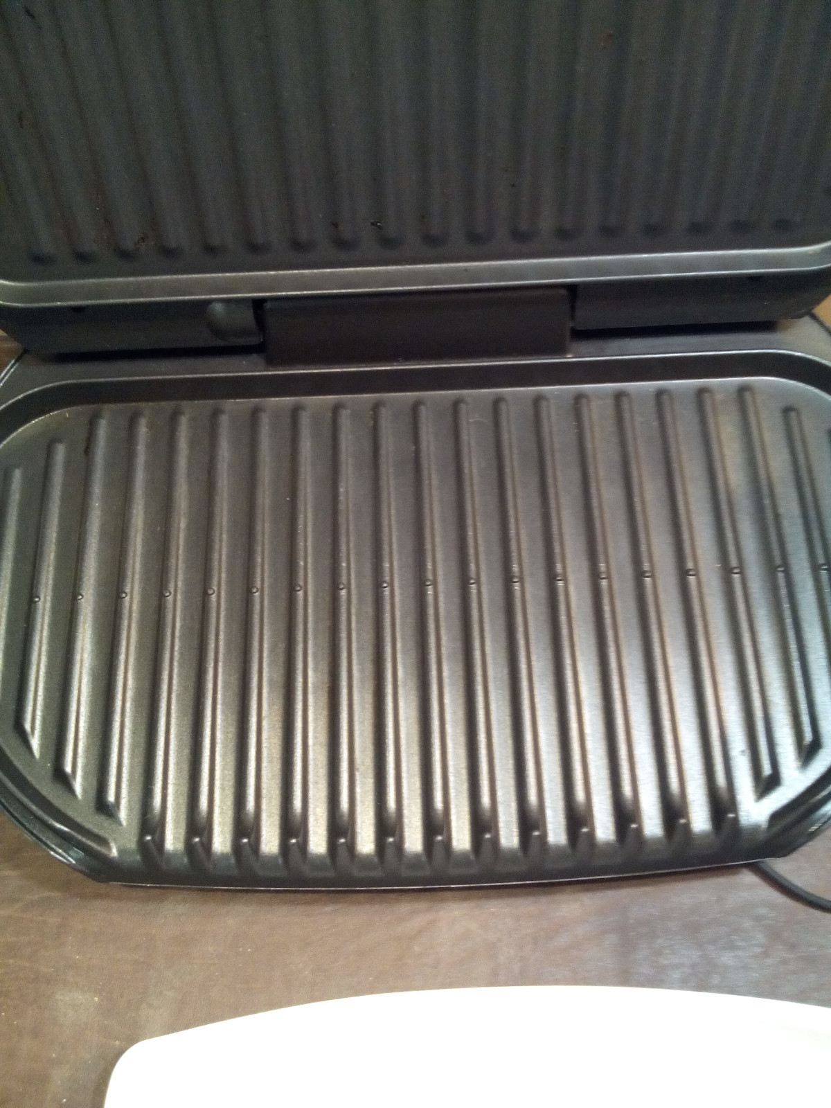 GEORGE FOREMAN JUMBO SIZE LEAN MEAN FAT REDUCING GRILLING MACHINE MODEL# GR35