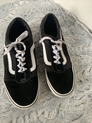 Vans Old Skool Low Youth Size 5.5 Black and White Lace Up