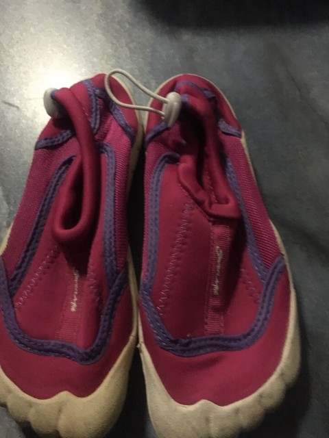 girls water shoes size 3