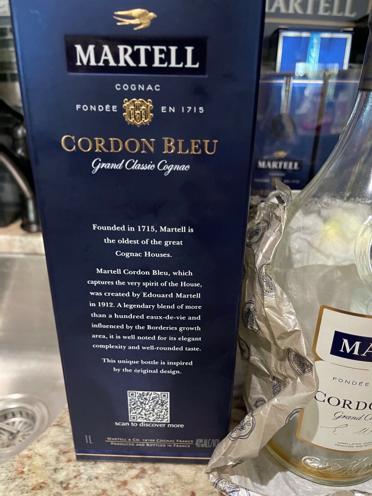 Martell Cordon Bleu cognac 1L very good Condition Empty Martell Cordon Bleu cognac 1L very good Condition Empty