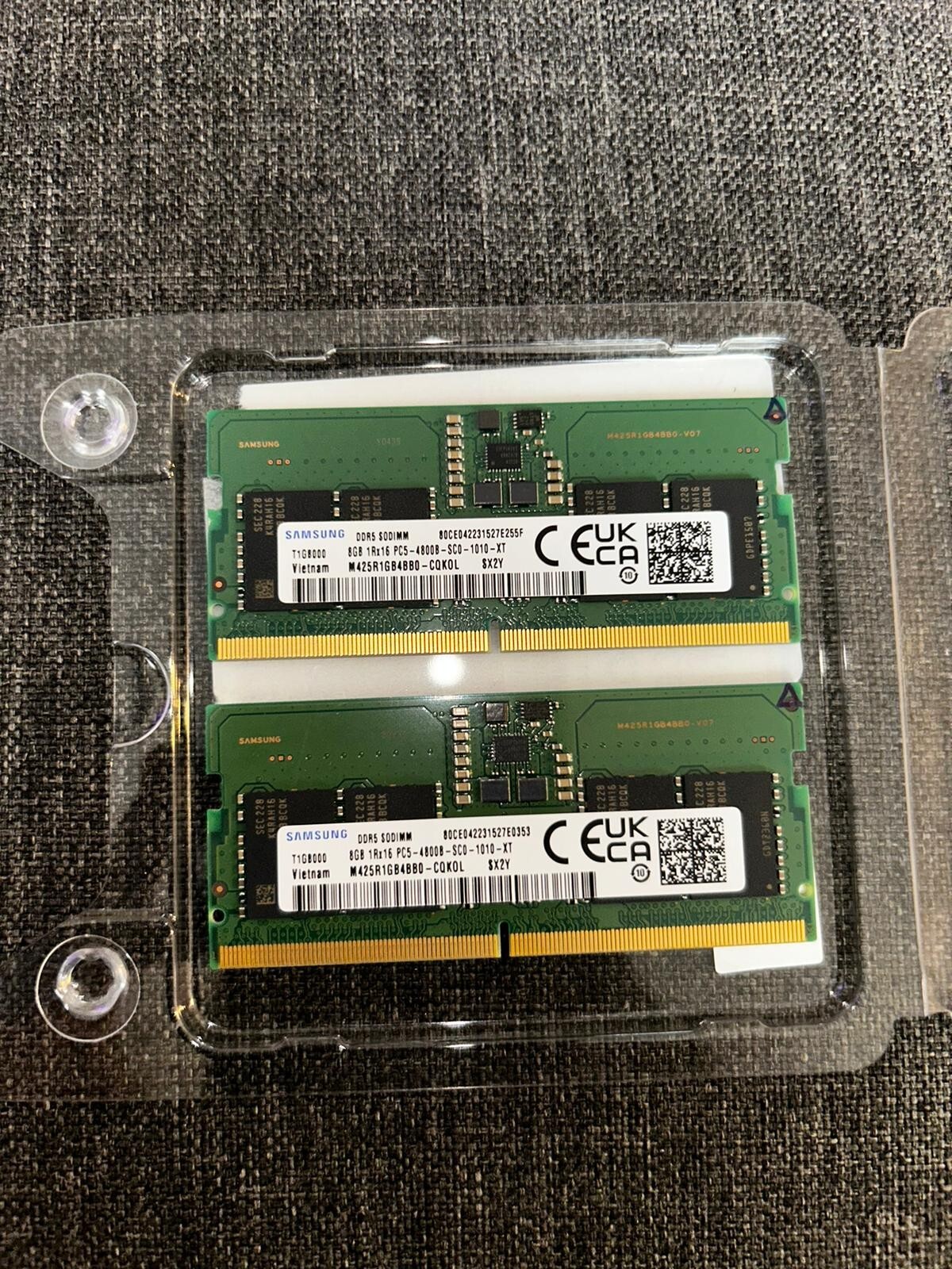 New Samsung 16GB (8GBX2) DDR5 4800 MHz PC5-38400 SODIMM