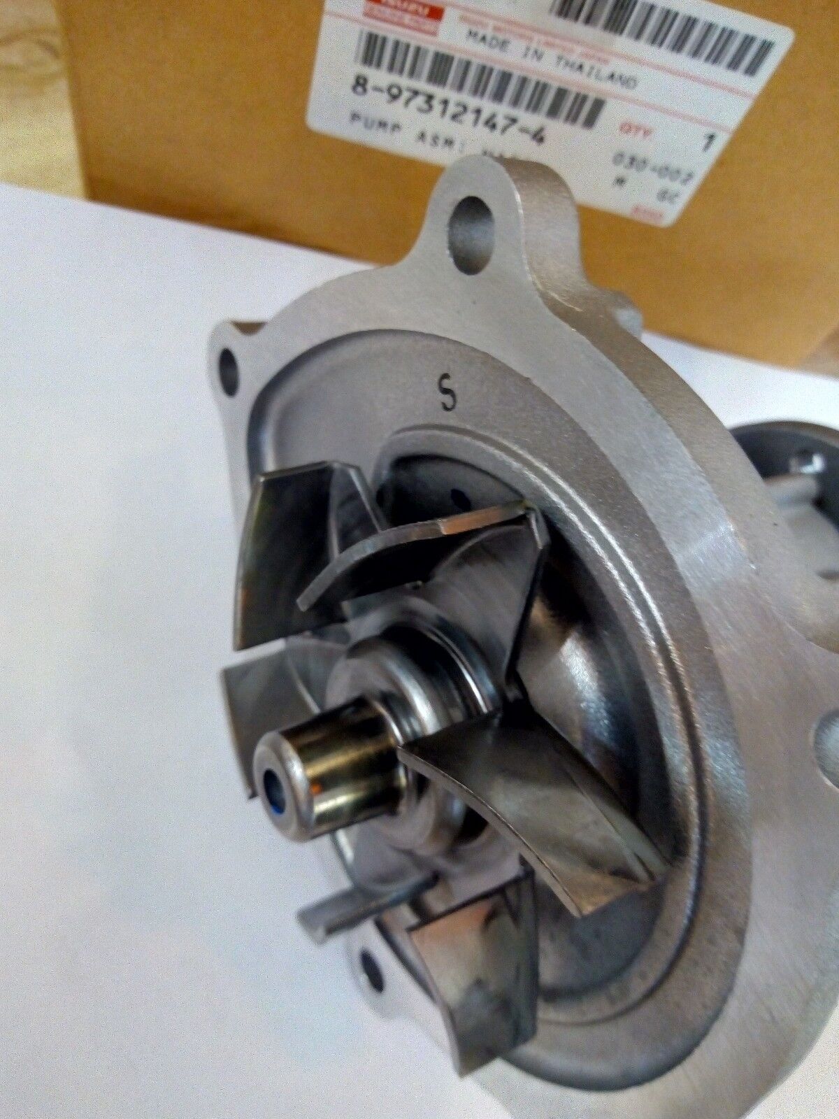 ISUZU D-MAX MU-X WATER PUMP WITH GASKET 2007-2017 GENUINE ISUZU D-MAX MU-X WATER PUMP WITH GASKET 2007-2017 GENUINE