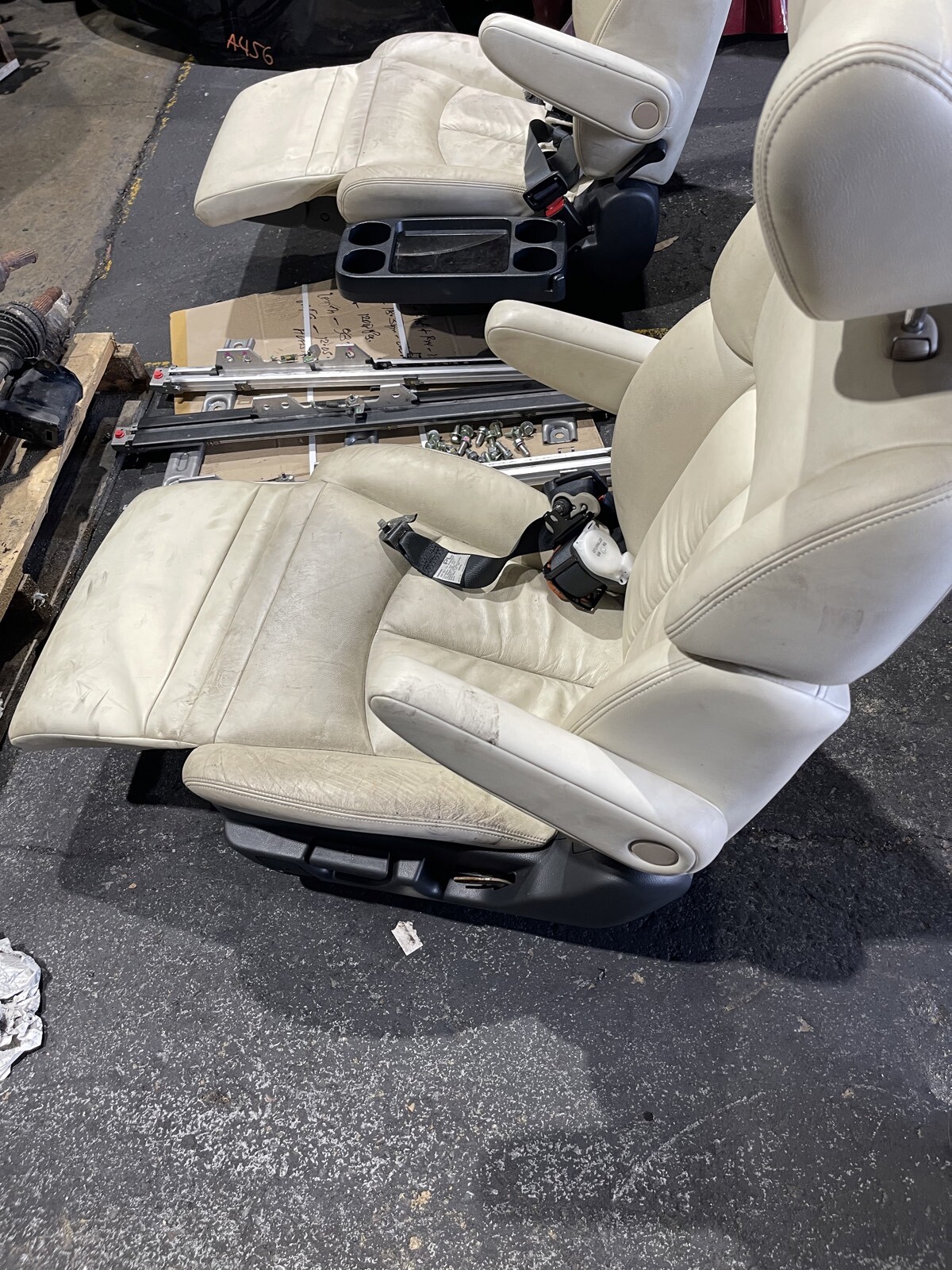 NISSAN ELGRAND E52 SECOND ROW L AND R SEATS WITH RAILINGS AND BRACKETS - thumbnail 7