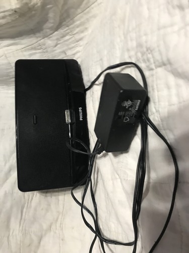 Philips Docking Station for Ipod/Iphone 4.  OLDER MODEL