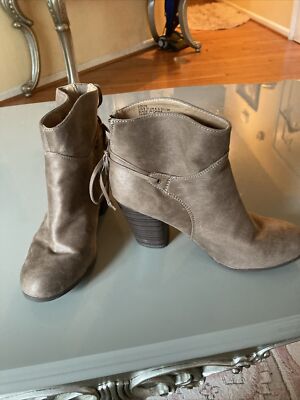 Shoe dazzle Bootie Shoes Size 8.5 Taupe Tie Back With Elastic Back Block Heel