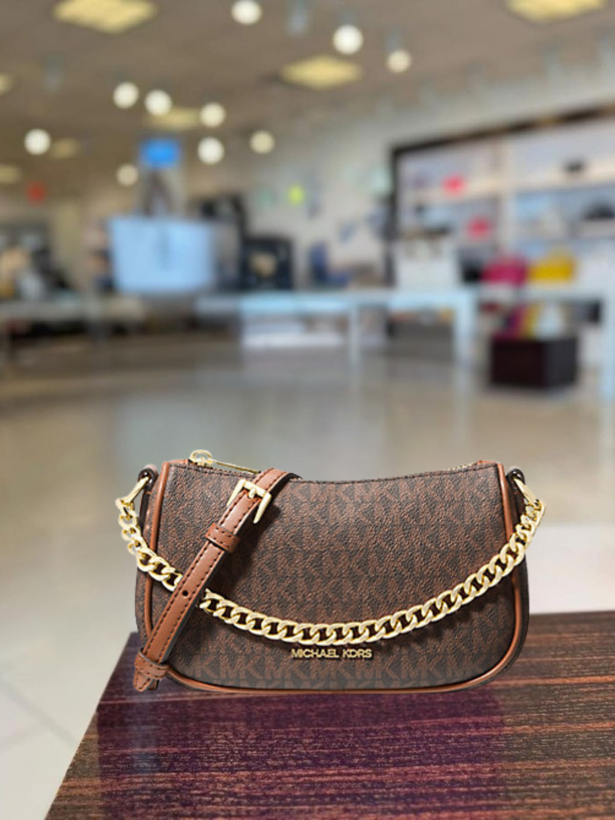 MICHAEL KORS ショルダーバッグ ブラウン Michael Kors Carmela Women Small MK Logo Zip Chain Pouchette