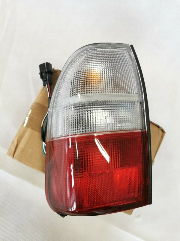 Lampe Feu Arriere Gauche Pour Mitsubishi L 200 05-10  Mb583437 Mb583438