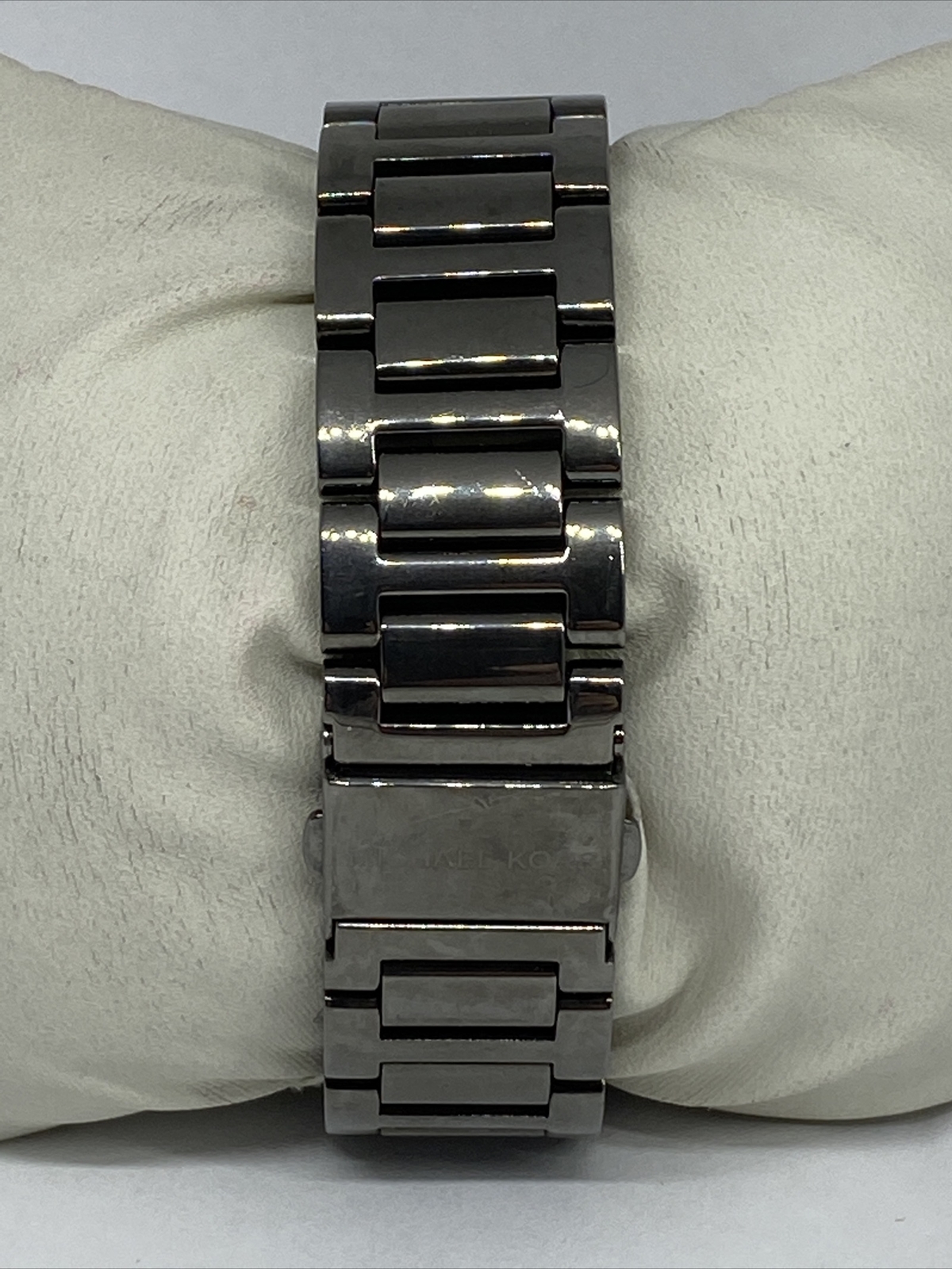 Michael Kors MK5866 Women Silver Stainless Steel Analog Dial Michael Kors MK5866 Women Silver Stainless Steel Analog Dial