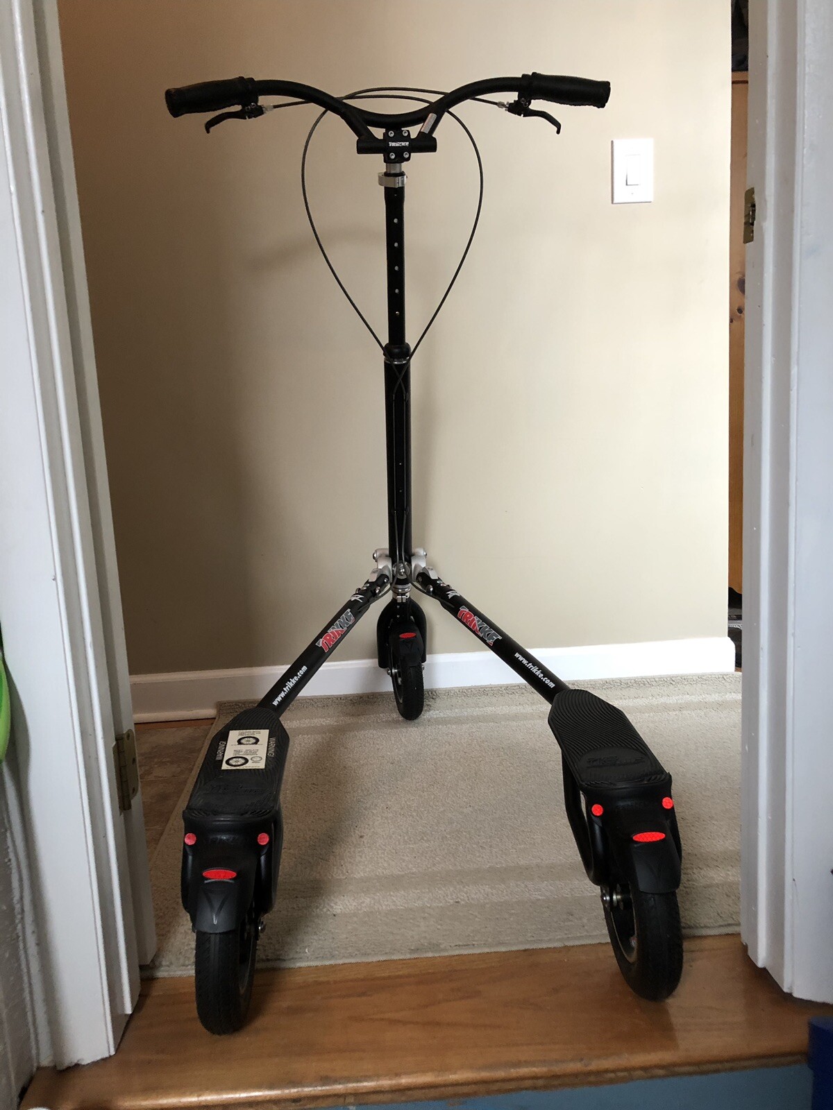 Trikke T8 Air Carving Scooter 3 Wheel Cambering Folding (Black) Barely Used