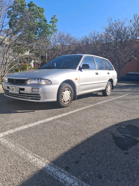 Mitsubishi lancer station wagon