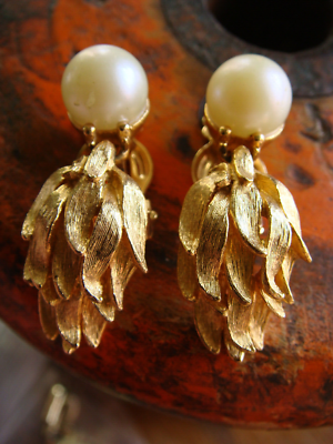 Faux pearl clip on earrings deals