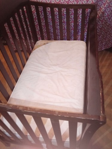 Graco Lennon 4 in 1 Convertible Adjustable Crib/ Day Bed/ Toddler Bed Espresso