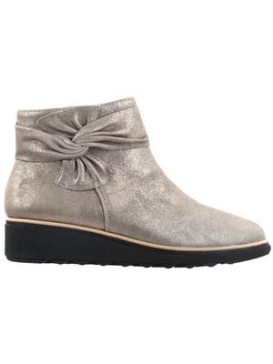 

КОЛЛЕКЦИЯ ОТ CLARKS Женские серебряные ботинки Sharon на танкетке с бантиком, 7 м, Серебряный, 26147367