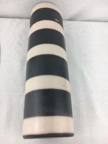 Signed HAND CRAFTED CERAMIC VASE Chulucanas Peru Pottery 2007 Ronald Cota