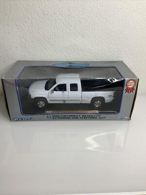 1:18 1999 Welly Chevrolet Silverado  Z71 Extended Cab Fleet side Box Truck White