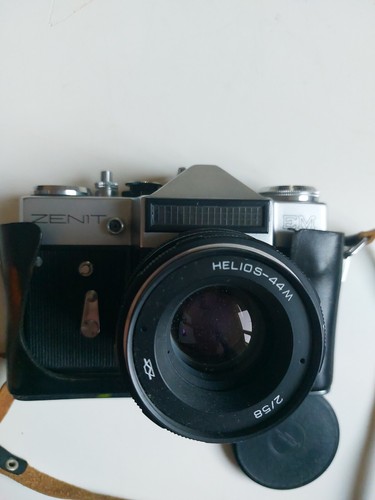 Zenit EM & Helios 44M フィルムカメラ ZENIT EM Vintage Camera with Lens: Helios 44M f2/58mm Ussr