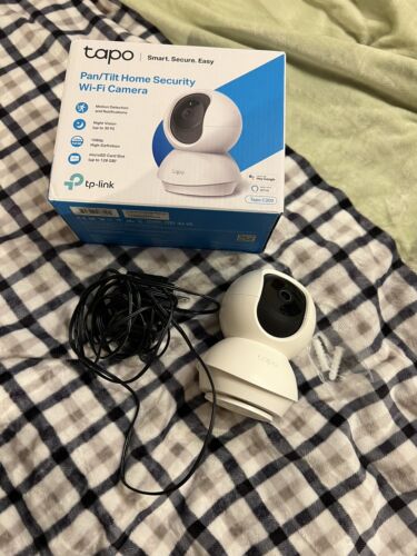 TP Link Tapo C200 Pan/Tilt Home Security WiFi Camera 1080P. White TP Link Tapo C200 Pan/Tilt Home Security WiFi Camera 1080P. White