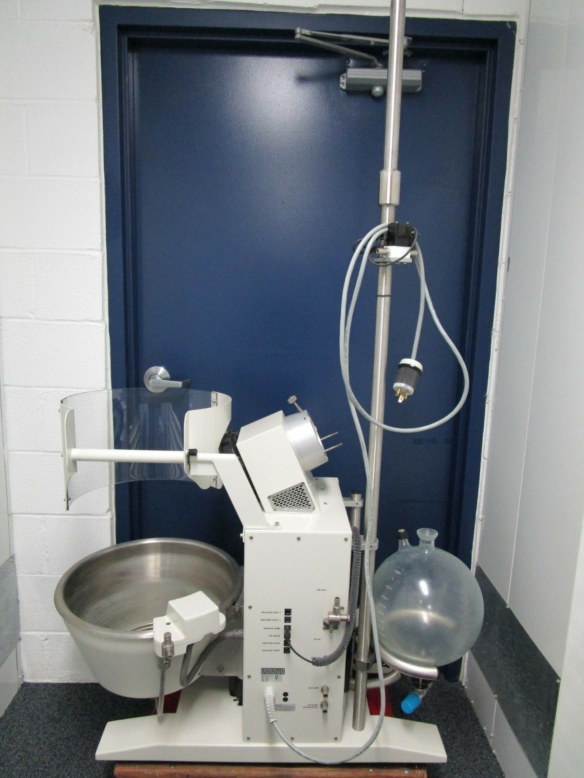 Buchi R-220 Rotovap Rotary Evaporator With Vacuum V-800