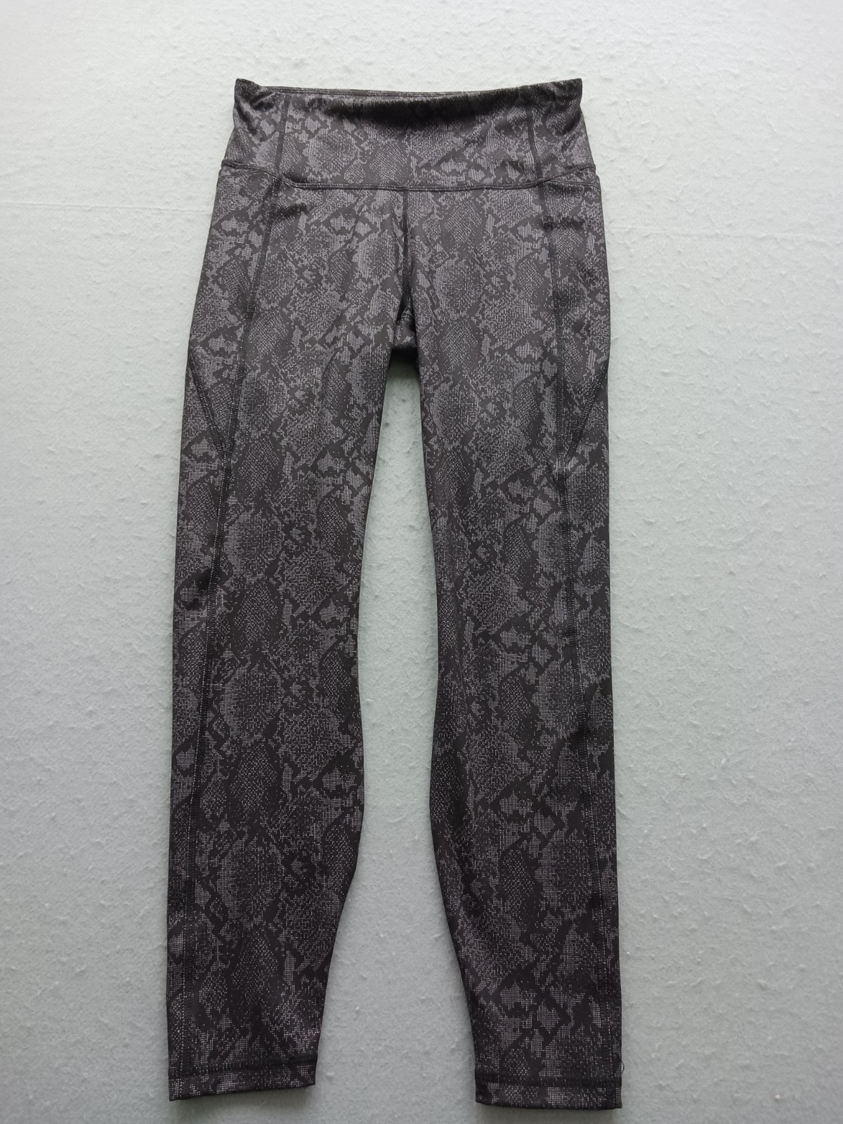 All in Motion Women's Leggings Size M Gray Snake Print
