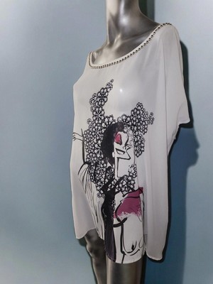 Chic Graphic Print Top with Embellished Neckline
