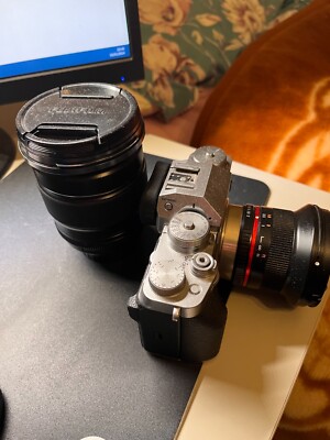 Fujifilm xt4 with 16-80mm lens + 2 Batteries + Filter