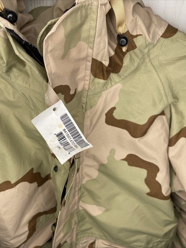Army Military Jacket Men's Sz Medium Parka Cold Weather Desert Camo Hooded