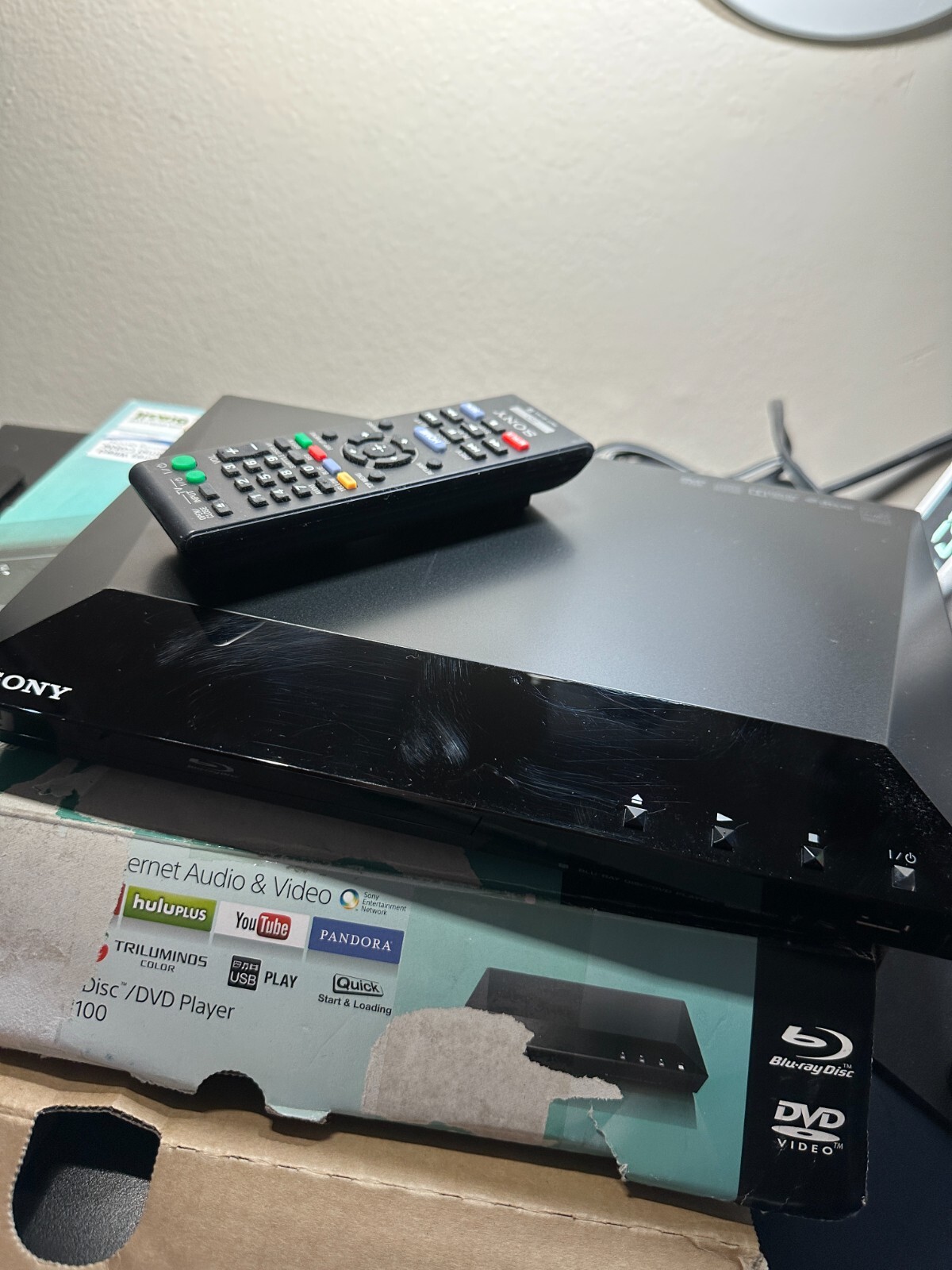 Sony BDP-S1100 Blu-ray Player /DVD player  INTERNET AUDIO & VIDEO READY