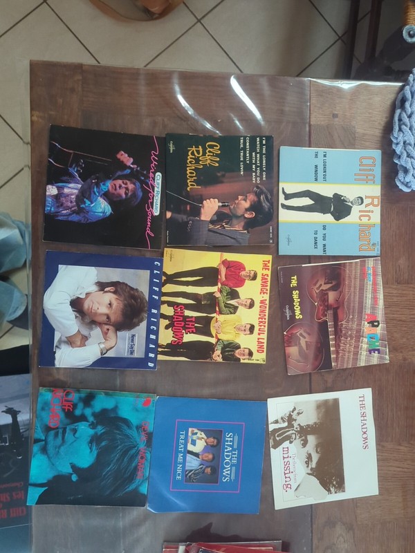 Lot 9 Disques 45 Tours Cliff Richard