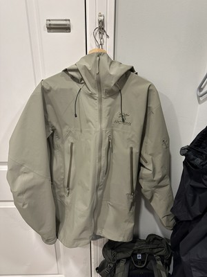 Arc'teryx Beta SV, Men's Medium, Color Distortion Gore Tex Arc'teryx Beta SV, Men's Medium, Color Distortion Gore Tex