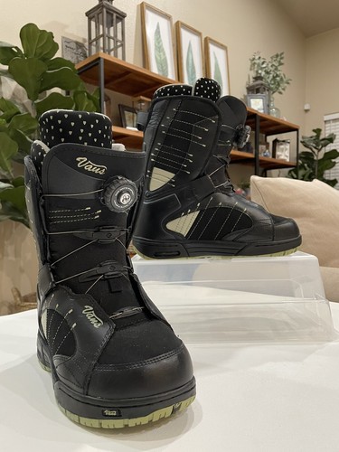 Ing Boots, Heart Liner, Black  Size 7