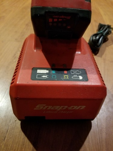 Snap On Tools 1/2” Drive Cordless Impact 18V 1 Battery And Charger # CT8850O !