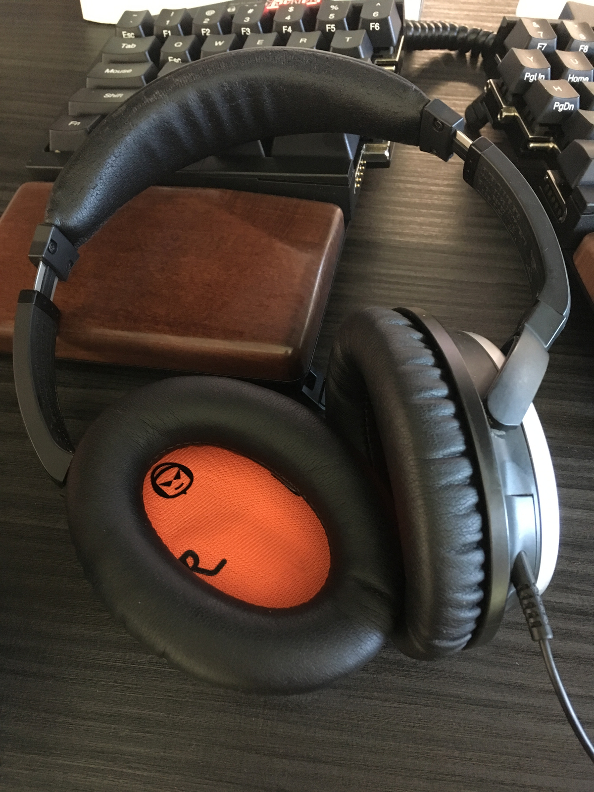 HeadphoneMate Replacement Ear Pads Cushions for Bose QC15, QC25, QC35