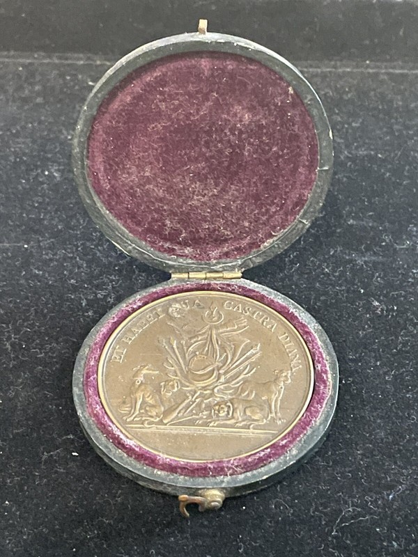 Ancienne MÃDaille Bronze TrophÃE De Chasse Et Habet Sua Castra Diana Alsace