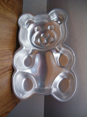 NICE 1986 WILTON TEDDY BEAR CUB SHAPED CAKE PAN 2105-9402