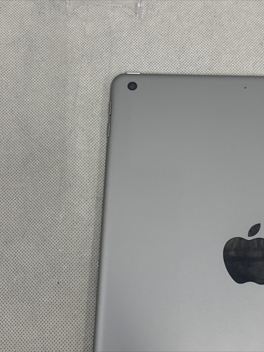 Apple iPad 6th Gen. 128GB, Wi-Fi, 9.7in - Space Gray