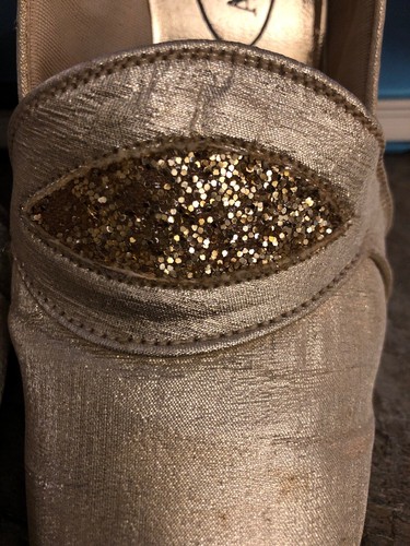 Vintage Gold Metallic Ladies Dress Pumps Retro Cool Heel Size 7