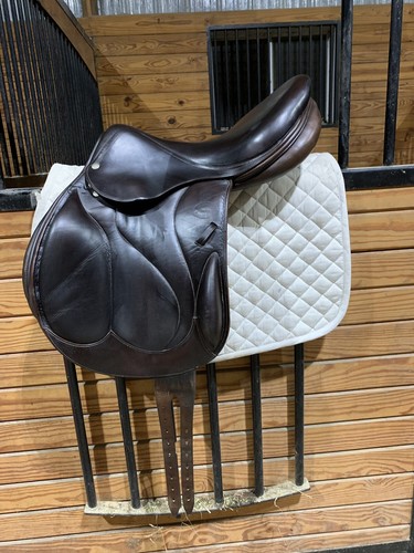 17” Devoucoux Chiberta Monoflap Jump Saddle